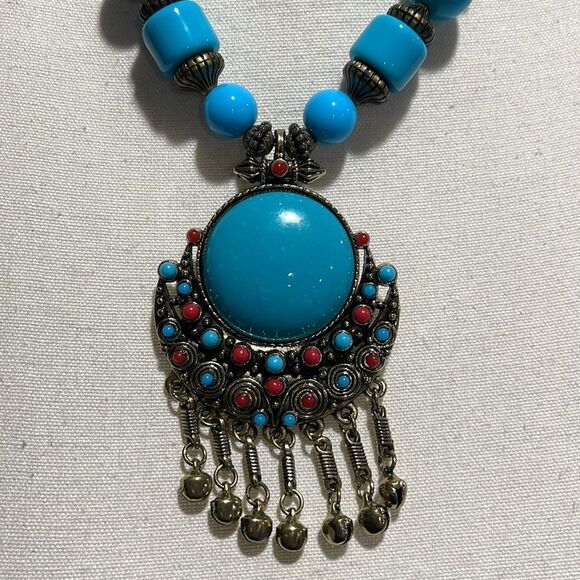 Brand New!! Turquoise beaded statement necklace - Picture 2 of 5